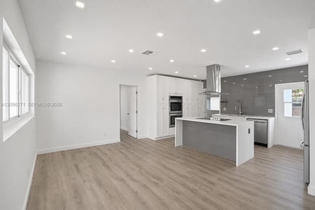 1081 NE 166th St, North Miami Beach FL 33162 - North Miami Beach, FL - Photo 4