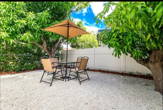 406 Foster Rd, Hallandale Beach FL 33009 - Hallandale Beach, FL - Photo 2
