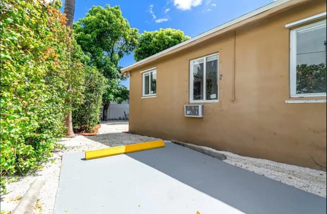 406 Foster Rd, Hallandale Beach FL 33009 - Hallandale Beach, FL - Photo 3