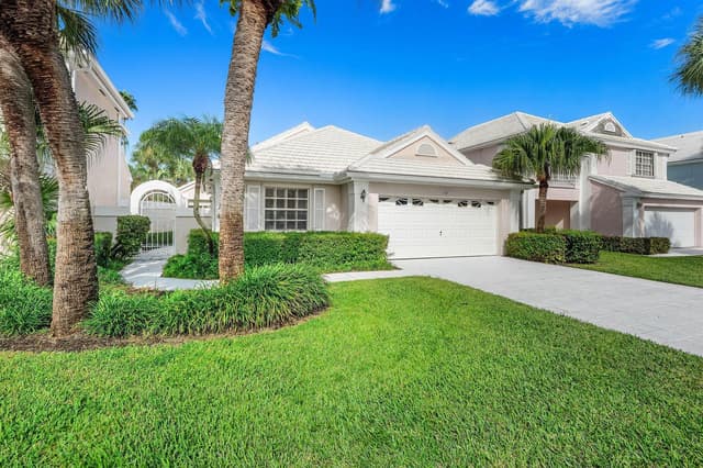 12 Elgin Lane, Palm Beach Gardens FL 33418 - Palm Beach Gardens, FL - Photo 2
