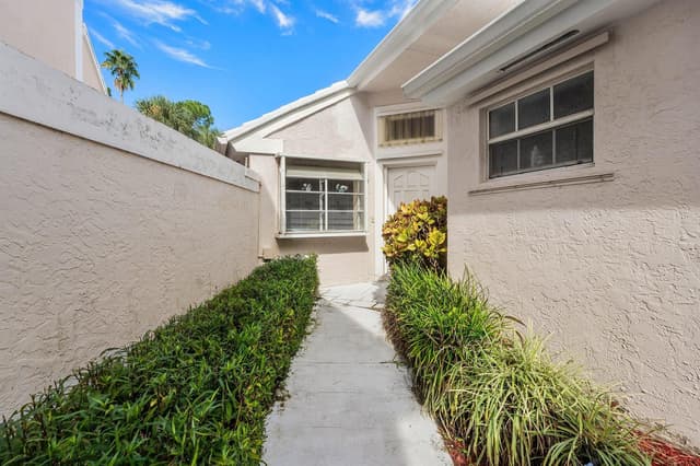 12 Elgin Lane, Palm Beach Gardens FL 33418 - Palm Beach Gardens, FL - Photo 5