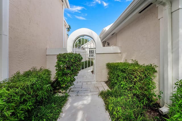 12 Elgin Lane, Palm Beach Gardens FL 33418 - Palm Beach Gardens, FL - Photo 4