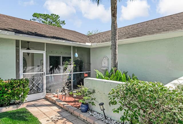 102 SEVILLA Avenue, Royal Palm Beach FL 33411 - Royal Palm Beach, FL - Photo 5