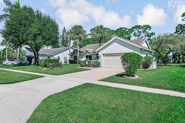 102 SEVILLA Avenue, Royal Palm Beach FL 33411 - Royal Palm Beach, FL - Photo 4