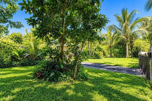 639 MADELINE Court, West Palm Beach FL 33413 - West Palm Beach, FL - Photo 3