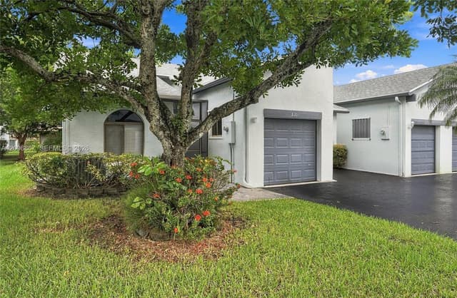 8201 NW 100th Ln, Tamarac FL 33321 - Tamarac, FL - Photo 2