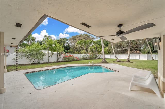 10330 SW 58th Ct, Pinecrest FL 33156 - Pinecrest, FL - Photo 2