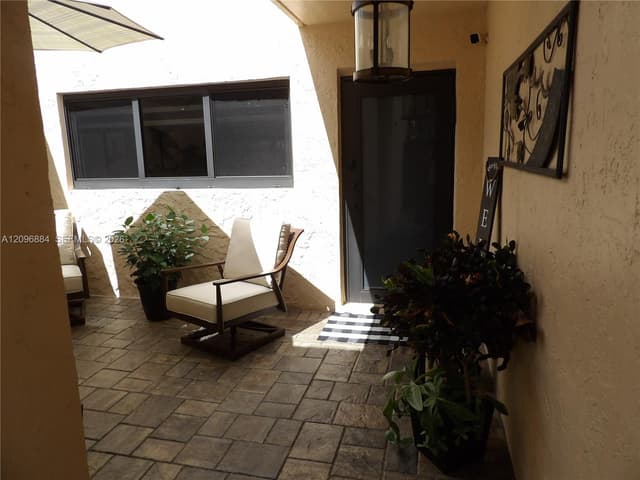 19406 E Lake Dr, Hialeah FL 33015 - Hialeah, FL - Photo 5