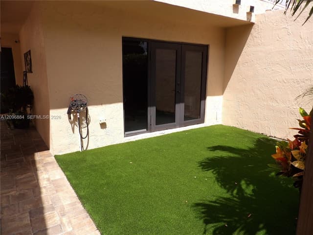 19406 E Lake Dr, Hialeah FL 33015 - Hialeah, FL - Photo 4