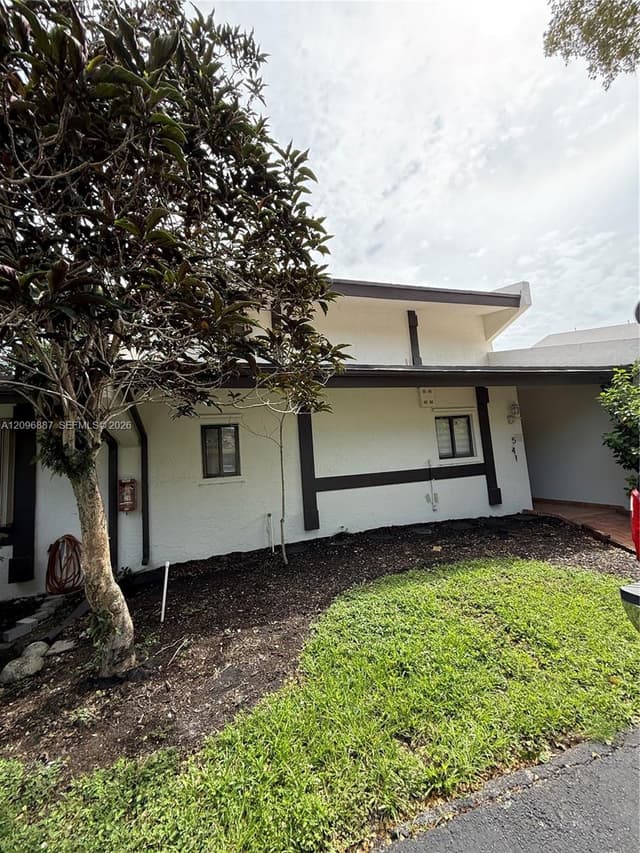 541 NE 199th Ln # 2X, Miami FL 33179 - Miami, FL - Photo 2