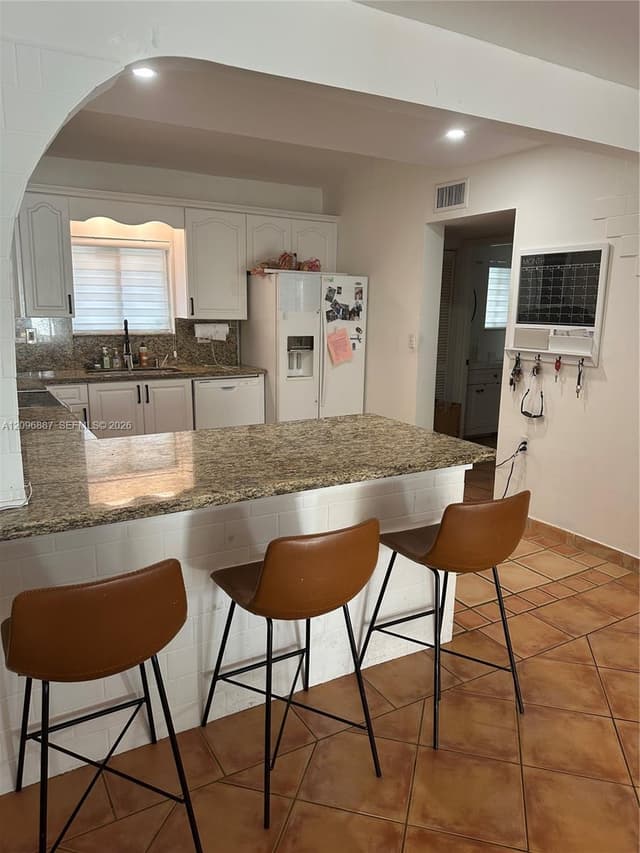 541 NE 199th Ln # 2X, Miami FL 33179 - Miami, FL - Photo 5