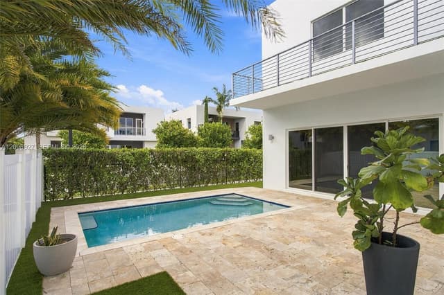 7482 NW 99th Ct, Doral FL 33178 - Doral, FL - Photo 6