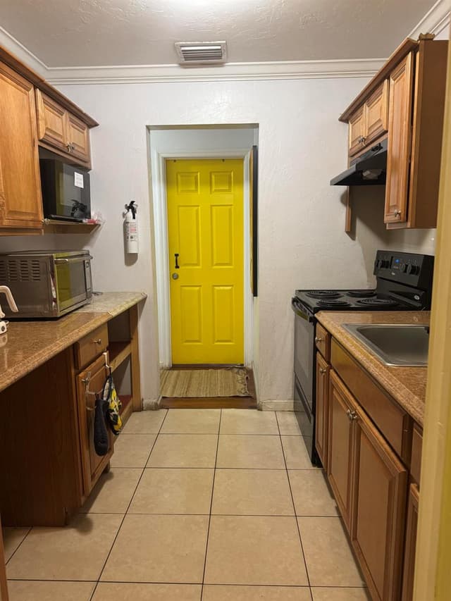 815 BRIGGS Street, West Palm Beach FL 33405 - West Palm Beach, FL - Photo 2