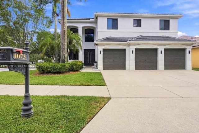 1073 Allamanda Way, Weston FL 33327 - Weston, FL - Photo 2