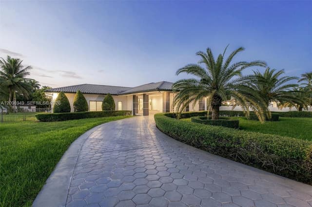 9995 NW 131st St, Hialeah Gardens FL 33018 - Hialeah Gardens, FL - Photo 3
