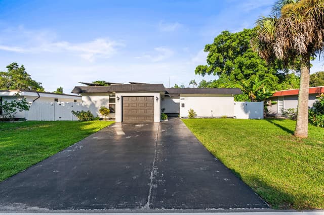6408 Brookwood Boulevard, Tamarac FL 33321 - Tamarac, FL - Photo 5