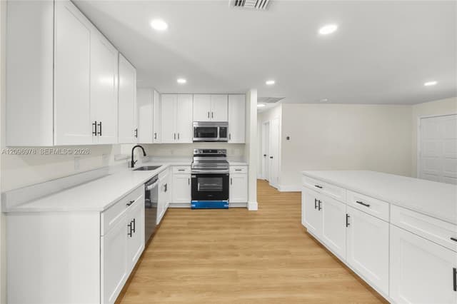 417 SW 1st Ave, Boynton Beach FL 33435 - Boynton Beach, FL - Photo 2