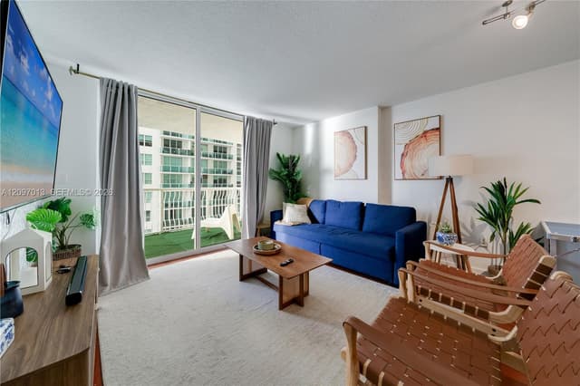 1200 Brickell Bay Dr # 1705, Miami FL 33131 - Miami, FL - Photo 2