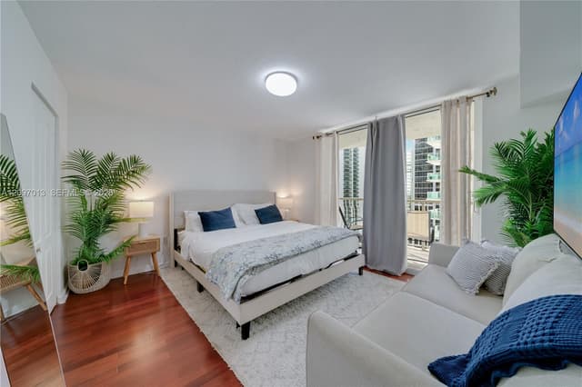 1200 Brickell Bay Dr # 1705, Miami FL 33131 - Miami, FL - Photo 3