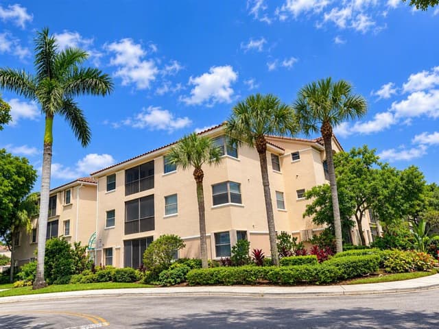 4111 Coral Tree Circle # 227, Coconut Creek FL 33073 - Coconut Creek, FL - Photo 2