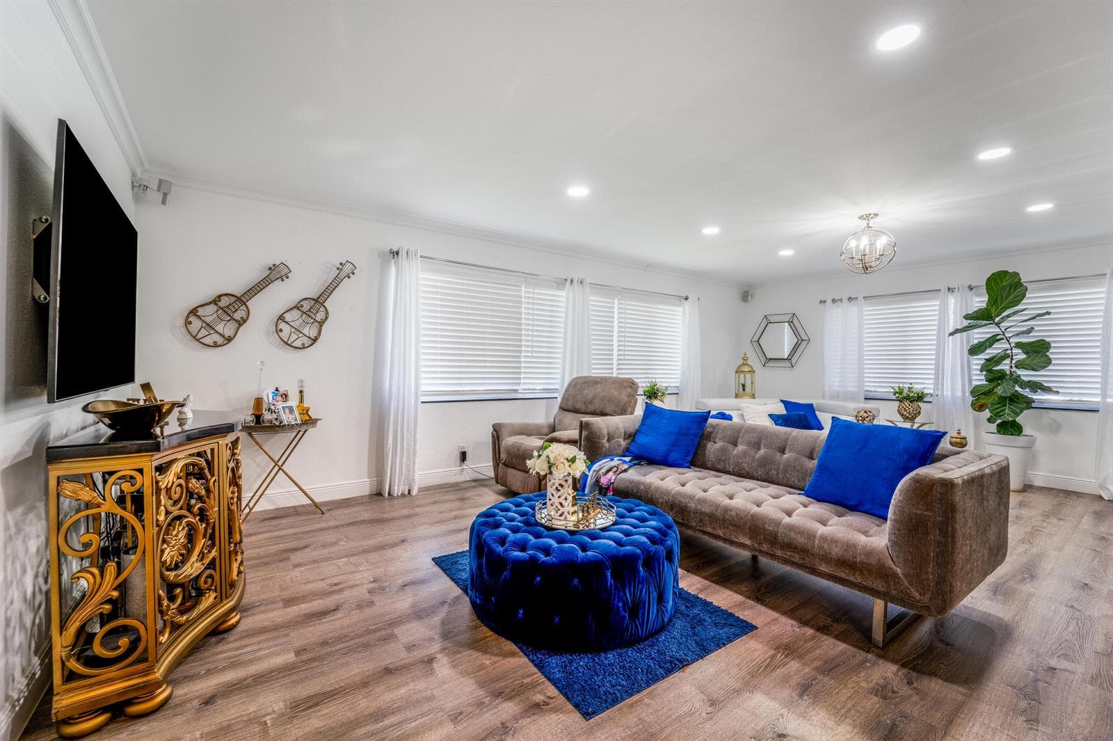 1040 Crystal Lake Drive Unit 3, Pompano Beach FL 33064 - Pompano Beach, FL - Photo 1