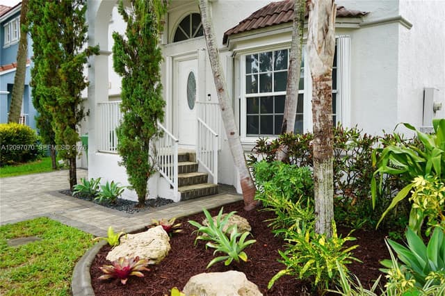 199 NW 152nd Ave, Pembroke Pines FL 33028 - Pembroke Pines, FL - Photo 3