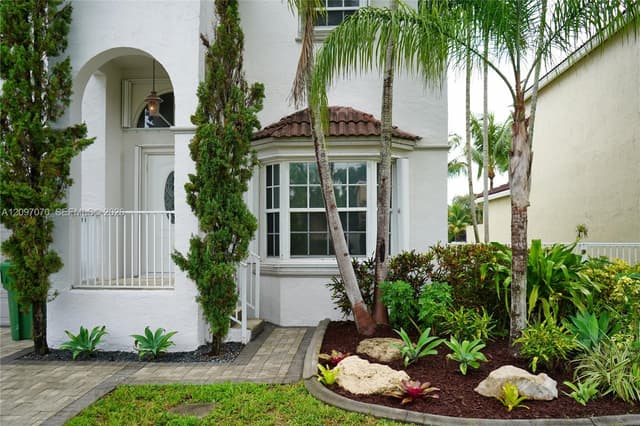 199 NW 152nd Ave, Pembroke Pines FL 33028 - Pembroke Pines, FL - Photo 4