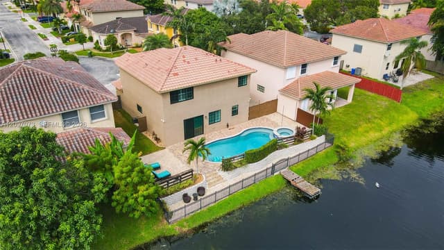 2001 NW 99th Ter, Pembroke Pines FL 33024 - Pembroke Pines, FL - Photo 5