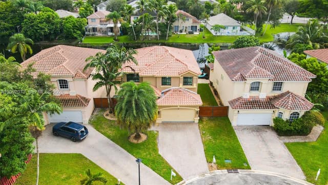 2001 NW 99th Ter, Pembroke Pines FL 33024 - Pembroke Pines, FL - Photo 4