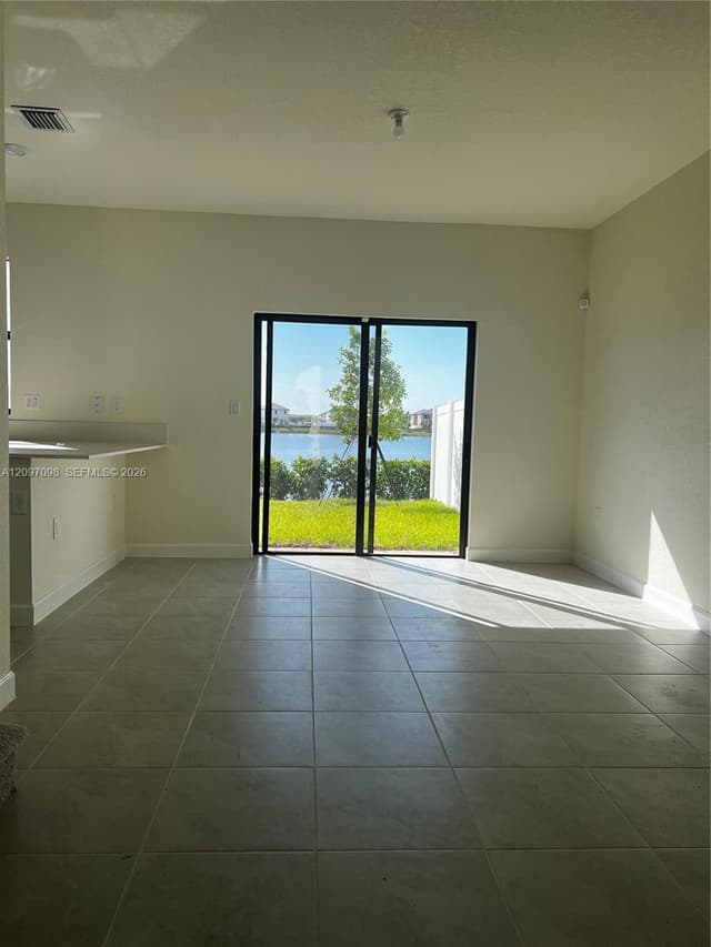 3236 W 114th Ter, Hialeah FL 33018 - Hialeah, FL - Photo 2
