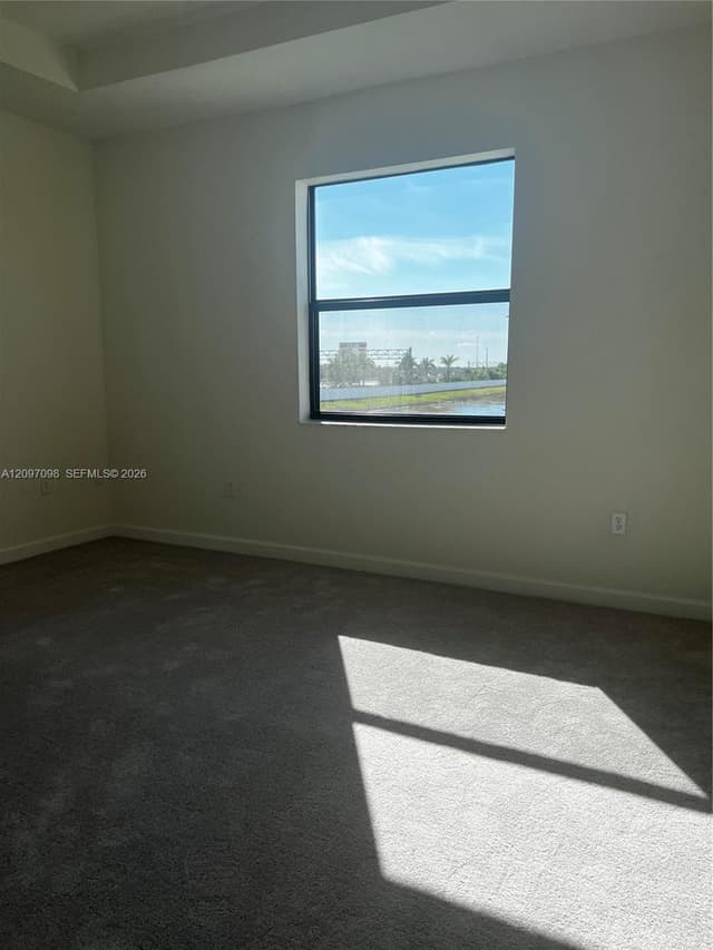 3236 W 114th Ter, Hialeah FL 33018 - Hialeah, FL - Photo 5