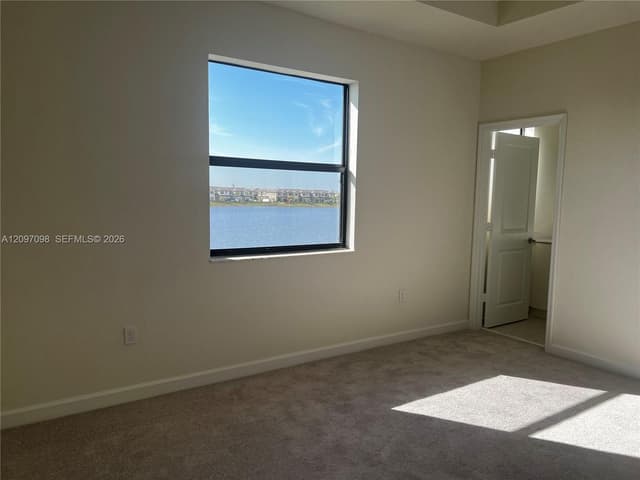 3236 W 114th Ter, Hialeah FL 33018 - Hialeah, FL - Photo 4