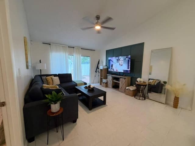 1437 Royal Forest Court, West Palm Beach FL 33406 - West Palm Beach, FL - Photo 3
