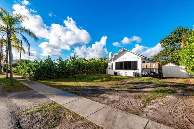 1683 NE 168th St, North Miami Beach FL 33162 - North Miami Beach, FL - Photo 2