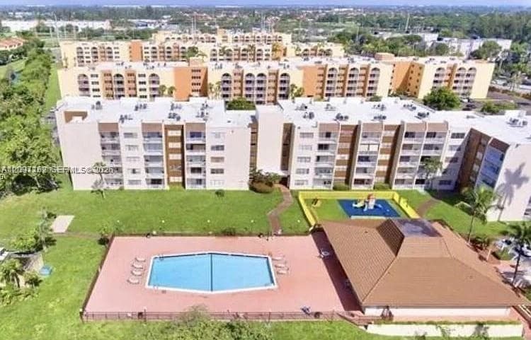 6950 Miami Gardens Dr # 508, Hialeah FL 33015 - Hialeah, FL - Photo 1