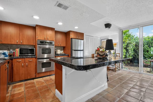 946 NE 24TH Avenue # 186, Hallandale Beach FL 33009 - Hallandale Beach, FL - Photo 4