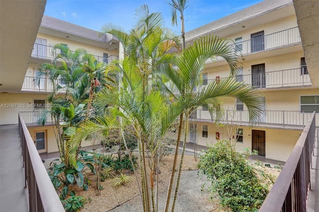 2871 Somerset Dr # 209, Lauderdale Lakes FL 33311 - Lauderdale Lakes, FL - Photo 2