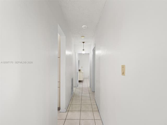 1075 W 32nd St, Hialeah FL 33012 - Hialeah, FL - Photo 7