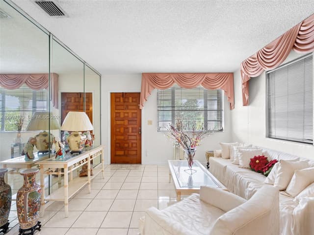 1075 W 32nd St, Hialeah FL 33012 - Hialeah, FL - Photo 5