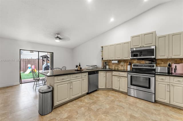 14813 SW 123rd Ct, Miami FL 33186 - Miami, FL - Photo 6