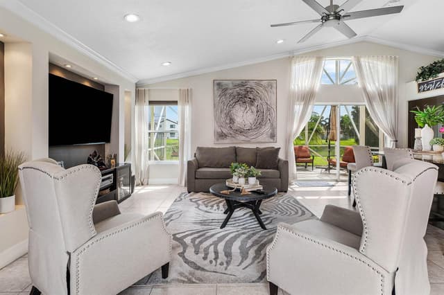 5054 Prairie Dunes Village Circle, Lake Worth FL 33463 - Lake Worth, FL - Photo 6