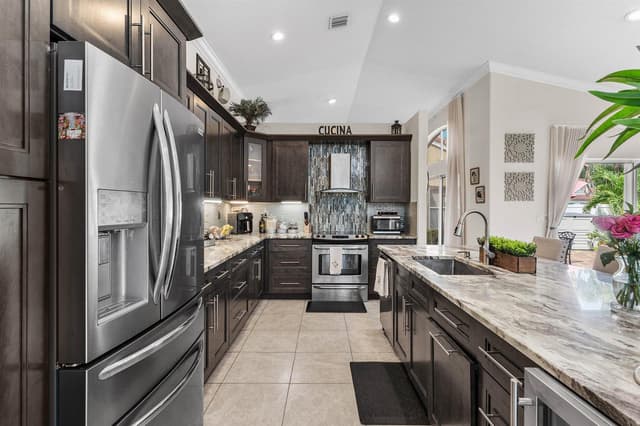 5054 Prairie Dunes Village Circle, Lake Worth FL 33463 - Lake Worth, FL - Photo 4