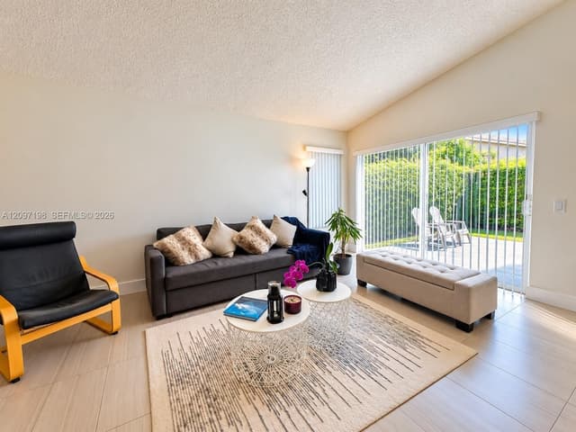 1359 Sabal Trl, Weston FL 33327 - Weston, FL - Photo 5