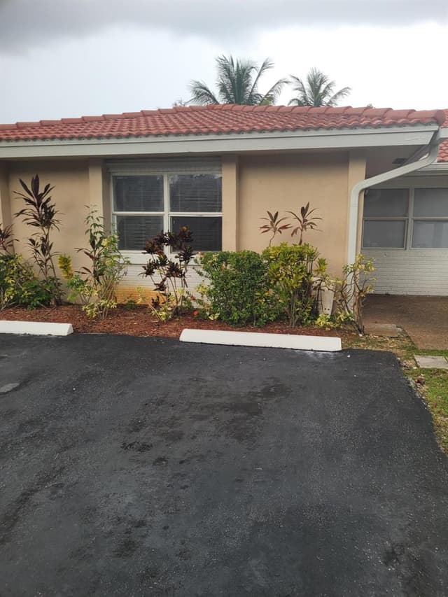 8539 NW 23RD Manor, Coral Springs FL 33065 - Coral Springs, FL - Photo 2
