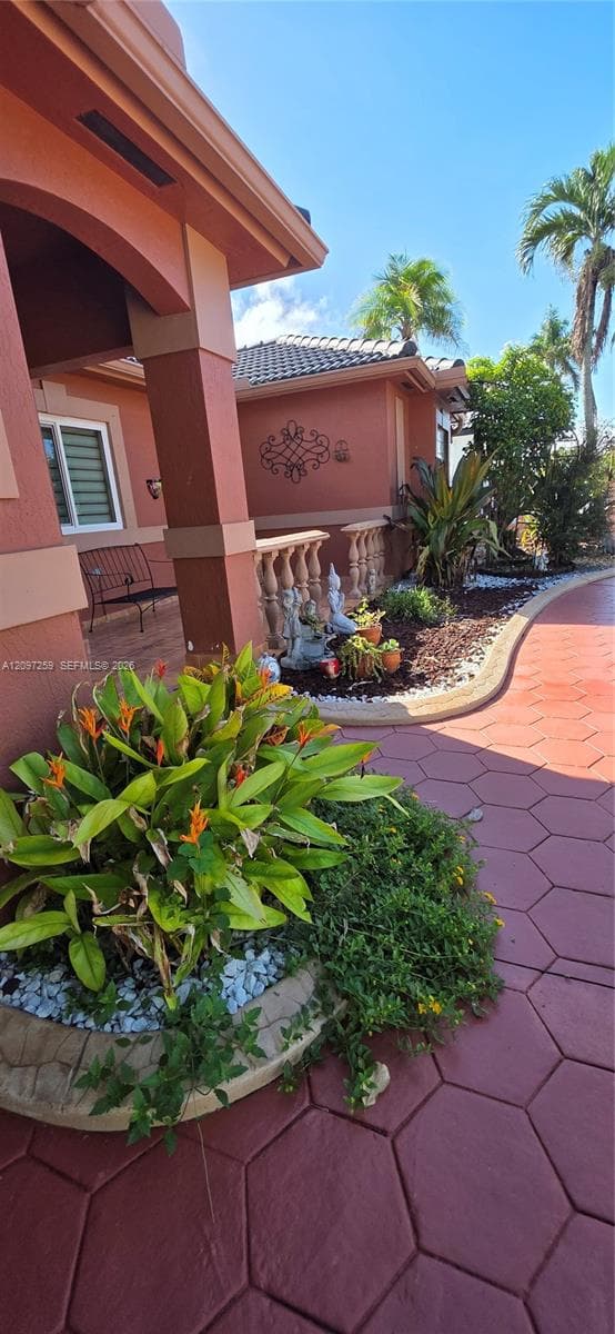 17665 NW 87th Ct, Hialeah FL 33018 - Hialeah, FL - Photo 2