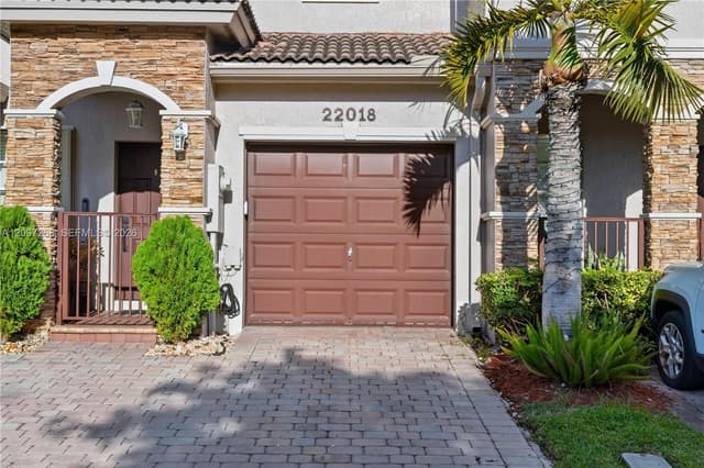 22018 SW 93rd Pl, Cutler Bay FL 33190 - Cutler Bay, FL - Photo 3