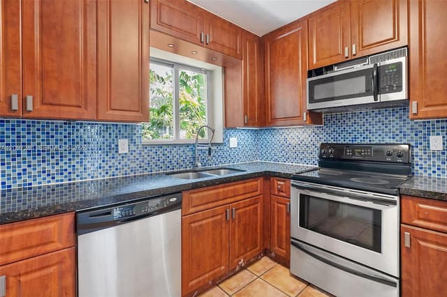 77 NW 106th St, Miami Shores FL 33150 - Miami Shores, FL - Photo 3
