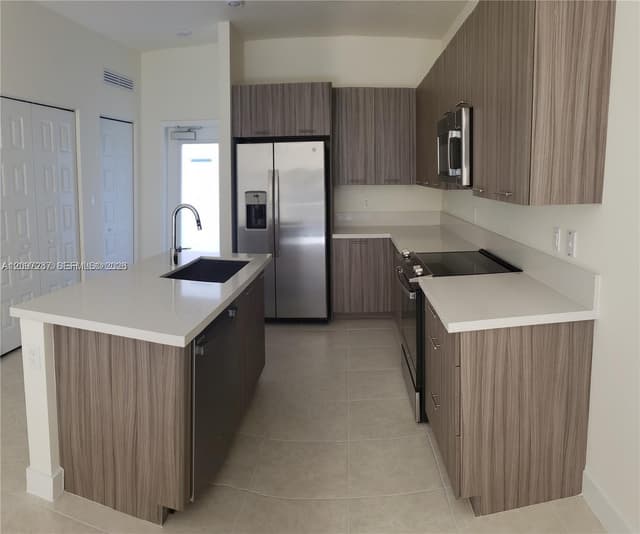 8363 NW 41st St # 404, Doral FL 33166 - Doral, FL - Photo 2