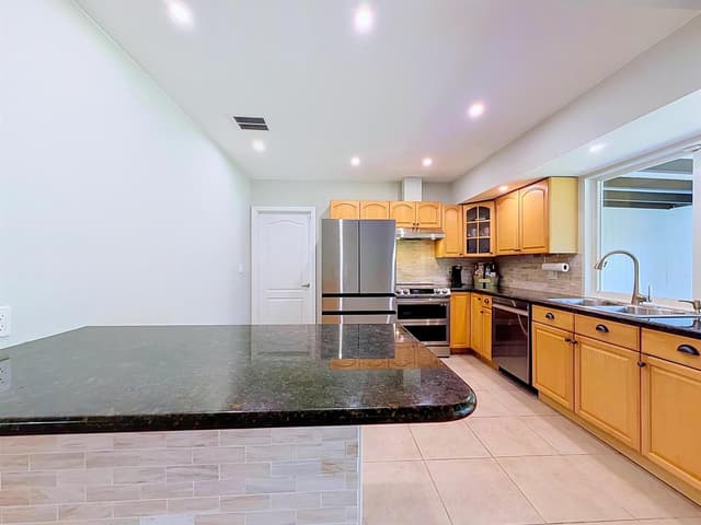 2621 NE 51ST Court, Lighthouse Point FL 33064 - Lighthouse Point, FL - Photo 3