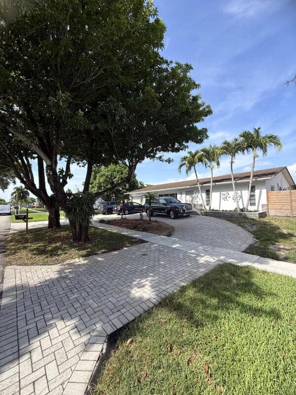 501 NW 98th Avenue, Pembroke Pines FL 33024 - Pembroke Pines, FL - Photo 1